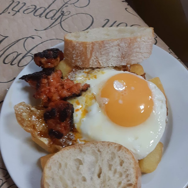 Tapa de Huevo Patatas Y Chorizo