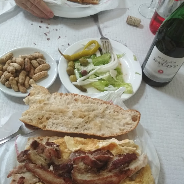 Bocata de Tortilla A la Francesa Con Panceta