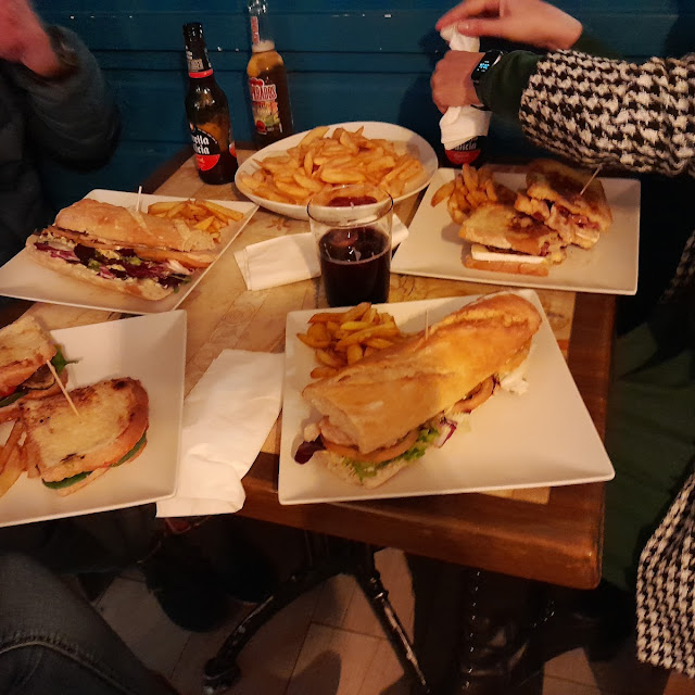 Bocadillos Y Sándwich
