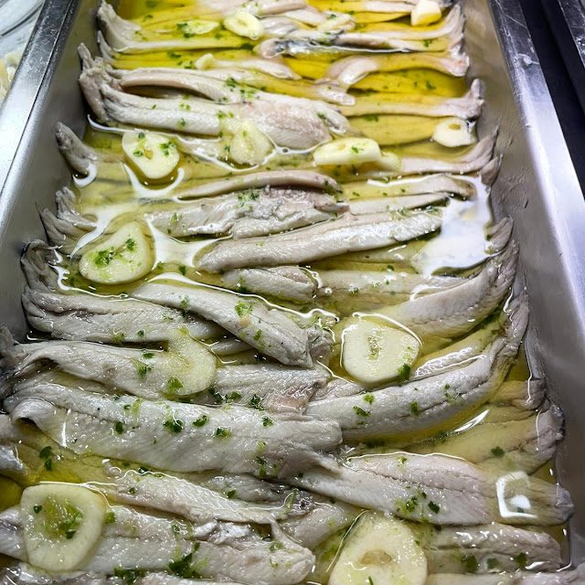 Boquerones Cón Ajo Vinagre Y Aceite de Oliva