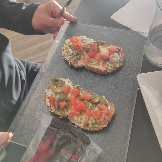 Tosta Salmón Y Aguacate
