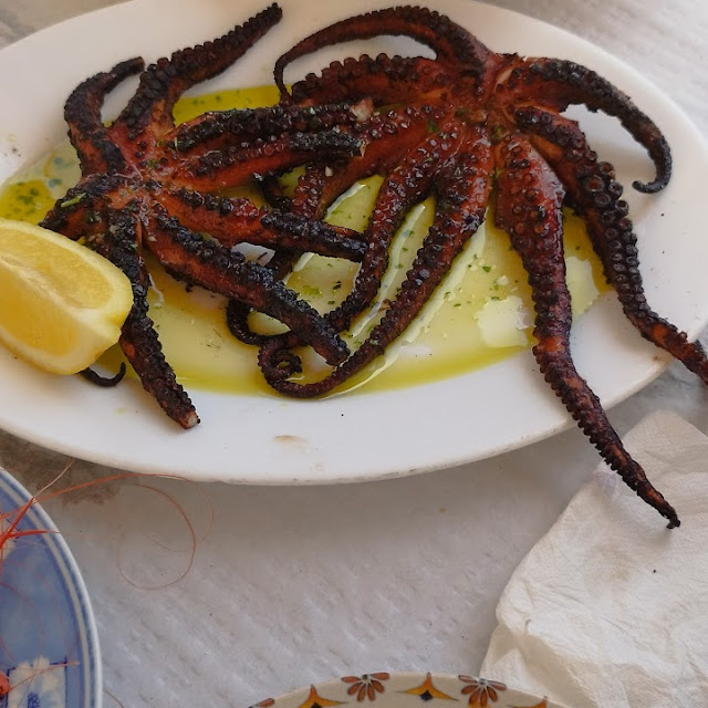 Pulpo A la Brasa Con Aceite Perejil Y Limón