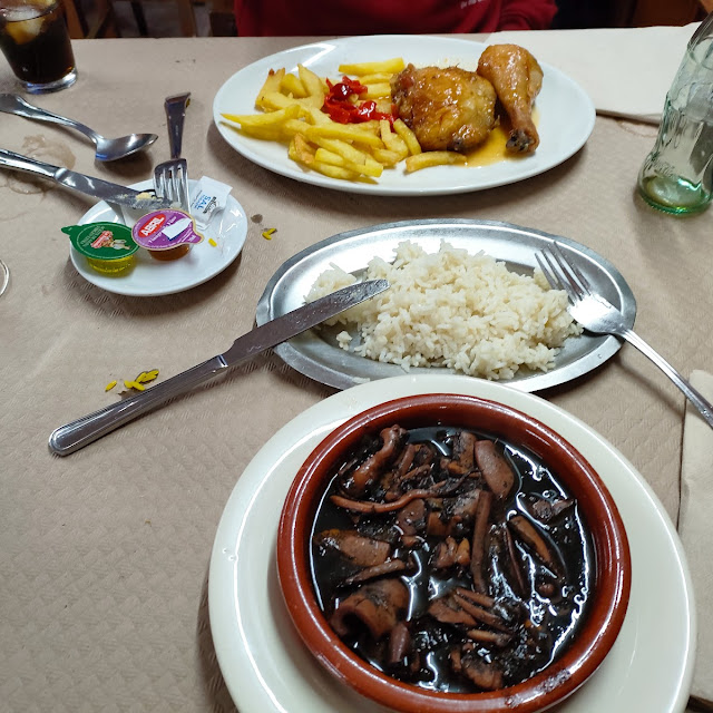 Calamares En Su Tinta Con Arroz