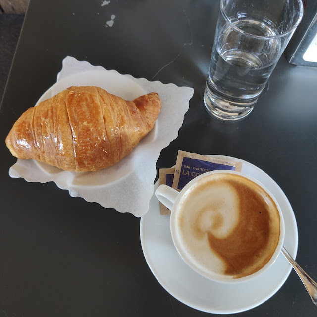 Cappuccino E Cornetto