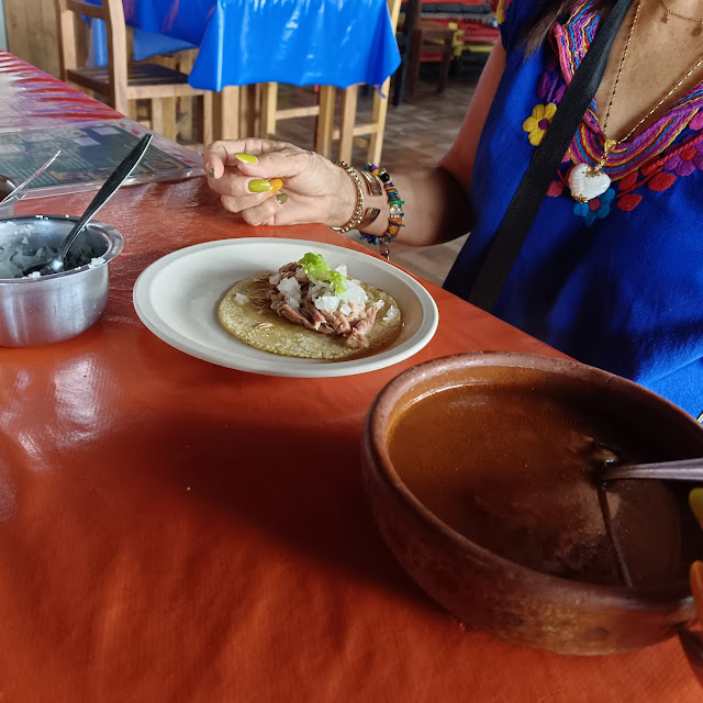 Consomé de Borrego Y Taco de Barbacoa