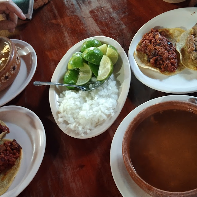 Consomé de Barbacoa Y Tacos de Panchita Y de Barbacoa