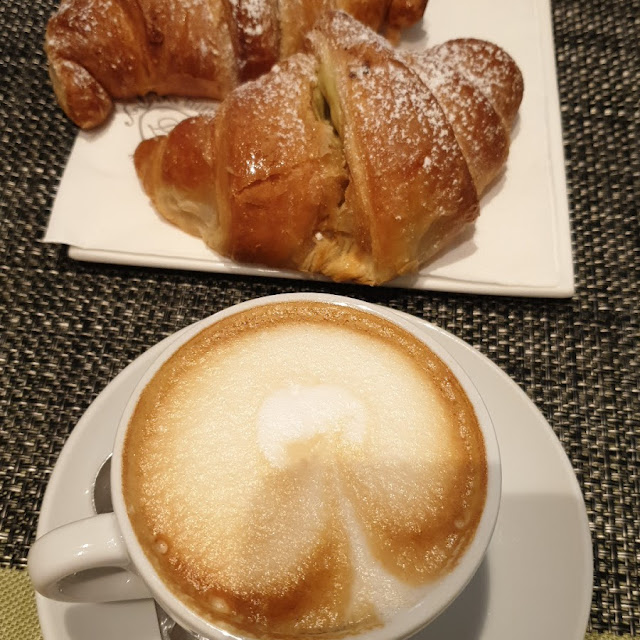 Cappuccino E Cornetto