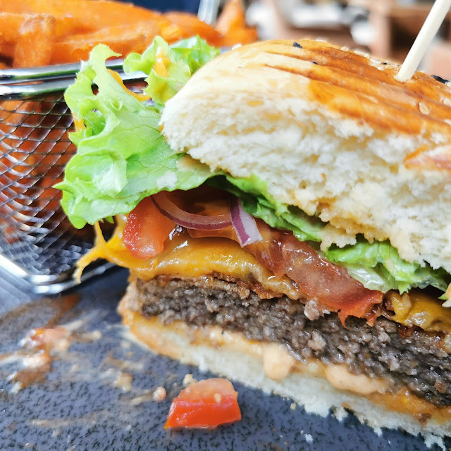 Double Cheeseburger