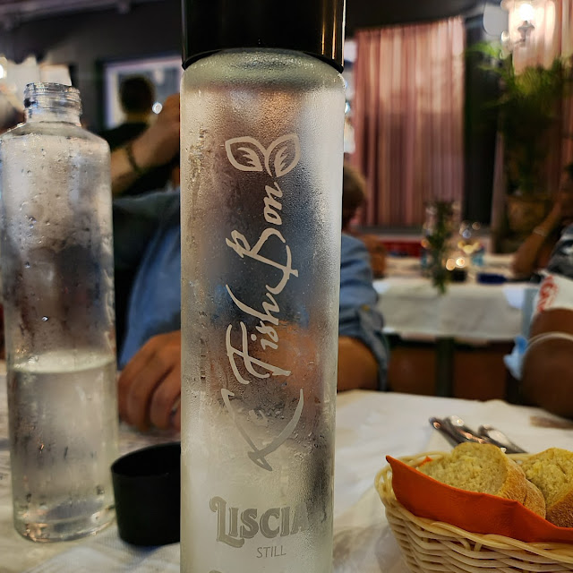 Acqua In Bottiglia Di Vetro