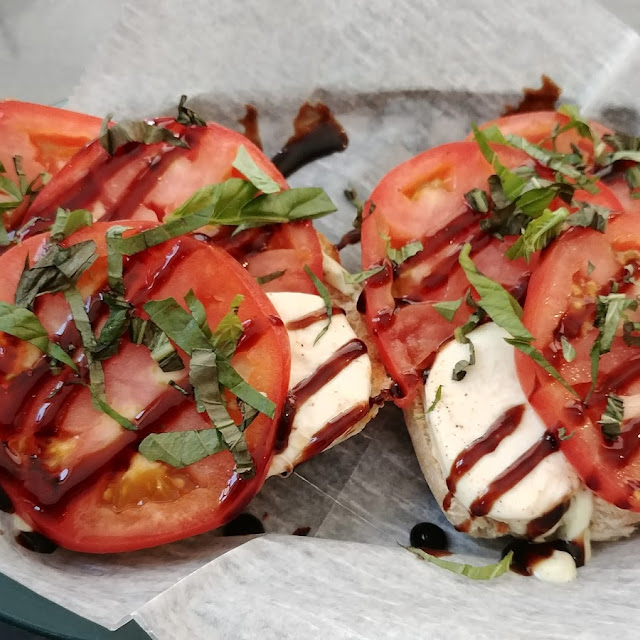 Caprese Tost