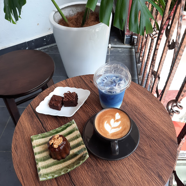 Hot Latte Iced Butterfly Pea Latte