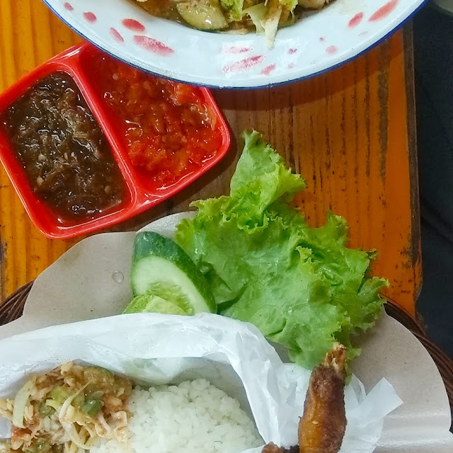 Paket Bebek Bakar Seuhah Plus Karedok