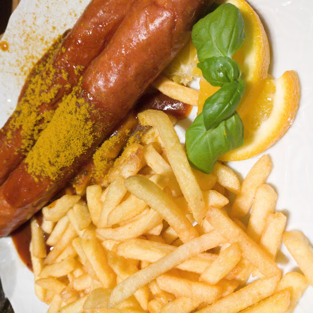 Currywurst Mit Pommes Frites