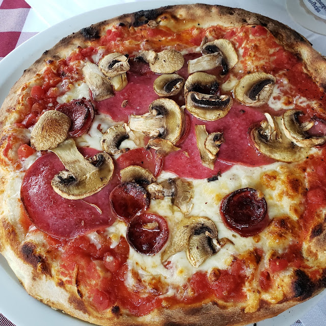 Pizza Salami Peperoni