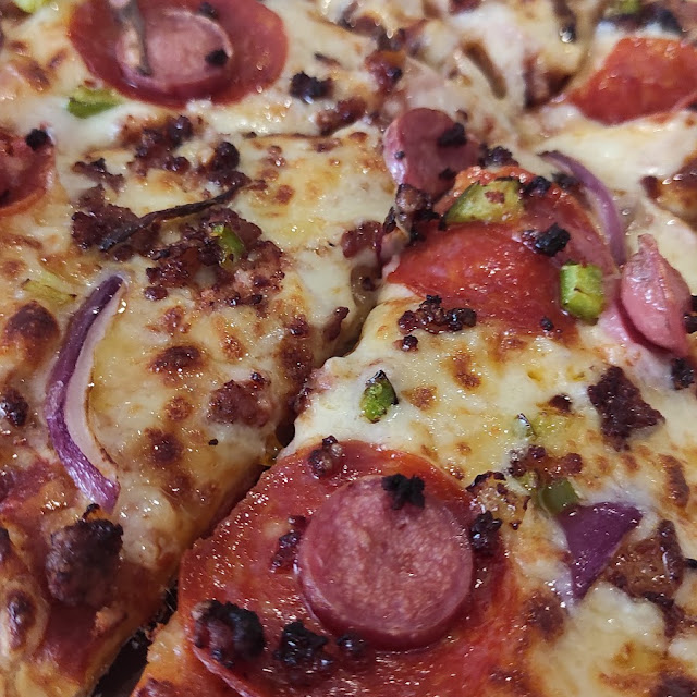 Pizza Caprichosa Y Carnes Frías Familiar