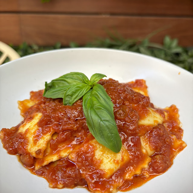 Menú 1 - Pasta Rellena Salsa