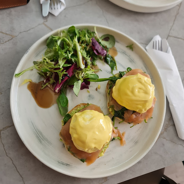 Eggs Benedict