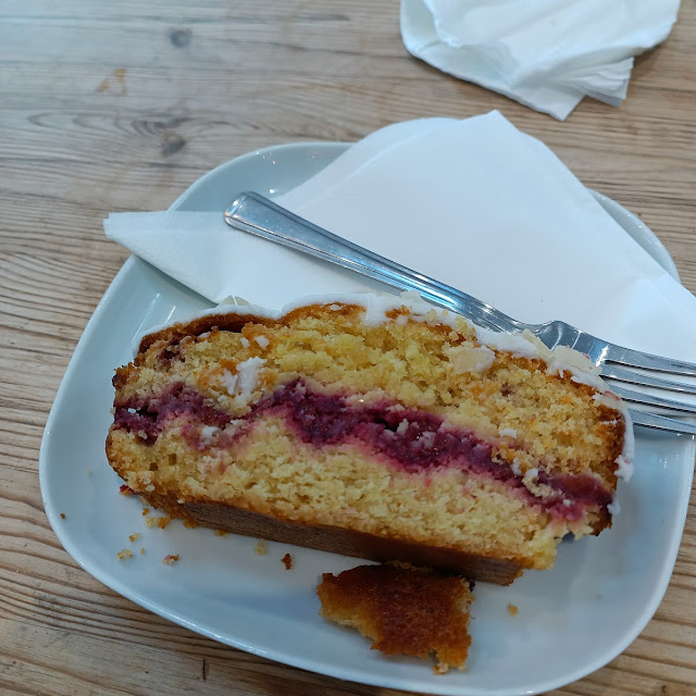 Bakewell Tart Cake