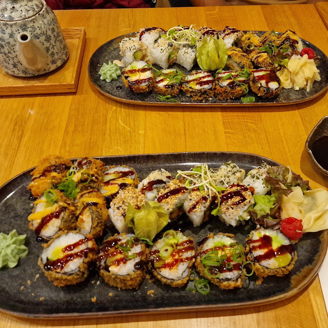 Sake Deluxe Rolls