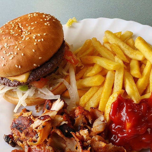 Dönerfleich Pommes Burger