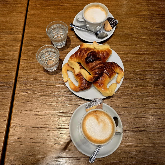 Café Con Medialunas