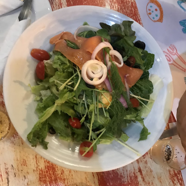 salmon salad - สลัดแซลมอน