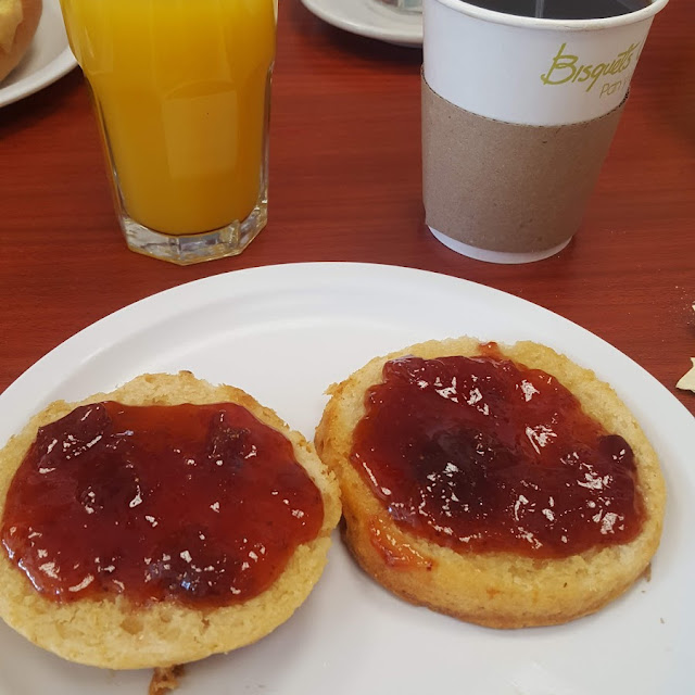 Los Famosos Bisquets Con Mermelada Son Una Delicia