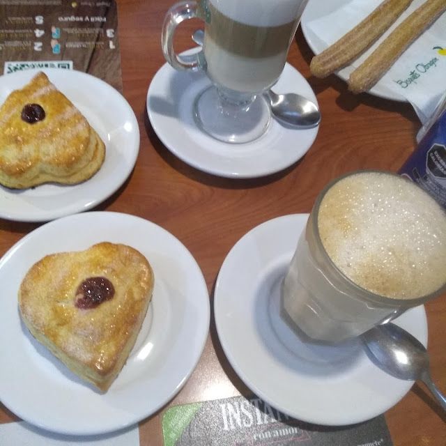 Café Con Leche Y Pan