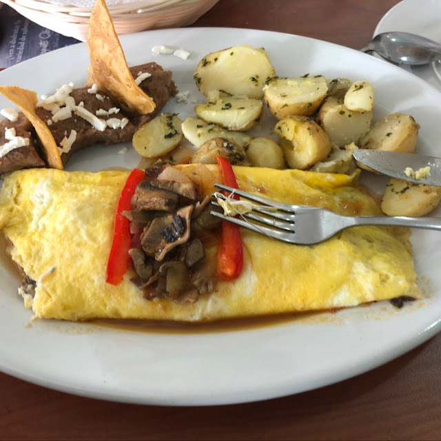 Omelette de Champiñones Con Queso Gouda