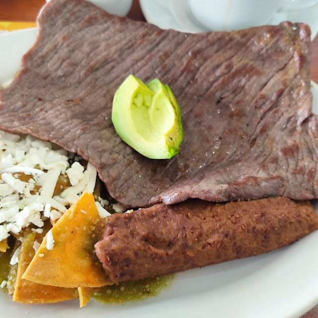 Cecina Con Chilaquiles