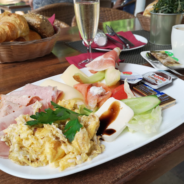 Großes Frühstück