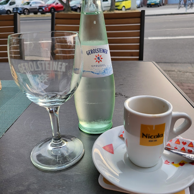 Kaffee Und Mineralwasser