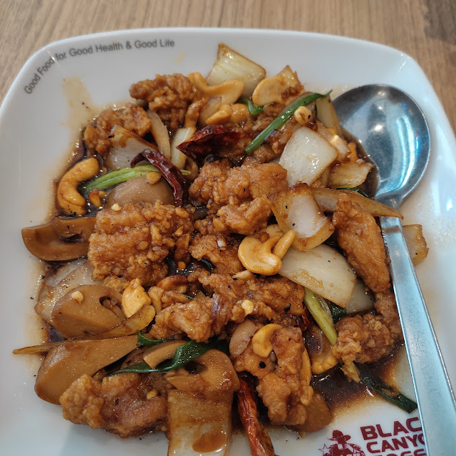 Stir Fried Chicken with Cashew Nut