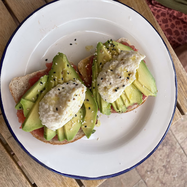 Tostada Di Pomodoro E Avocado