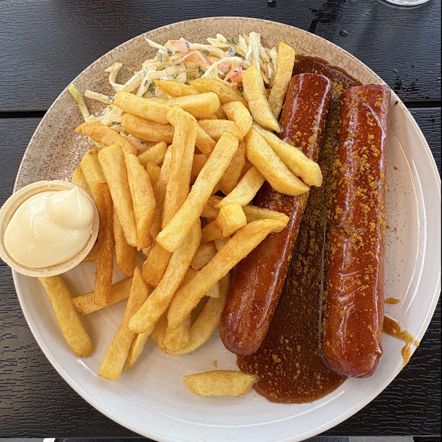 Currywurst Mit Pommes