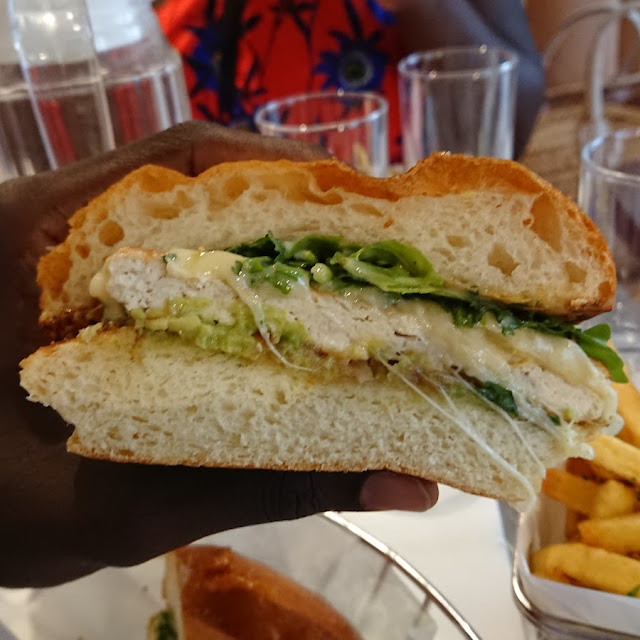 Burger Poulet Avocat Emmental