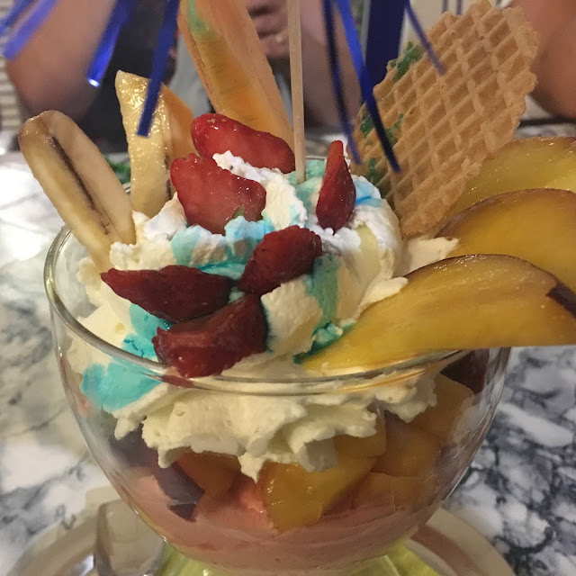 Eisbecher Fruchtsalat