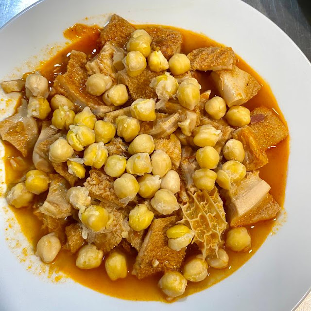 Callos Con Garbanzos- Tripe With Cheack Peace