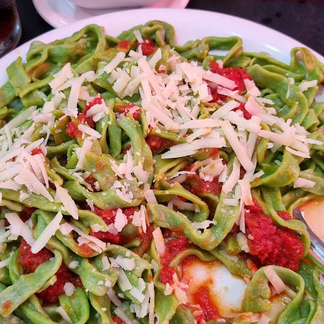 Fideos de Espinaca Con Salsa Fileto