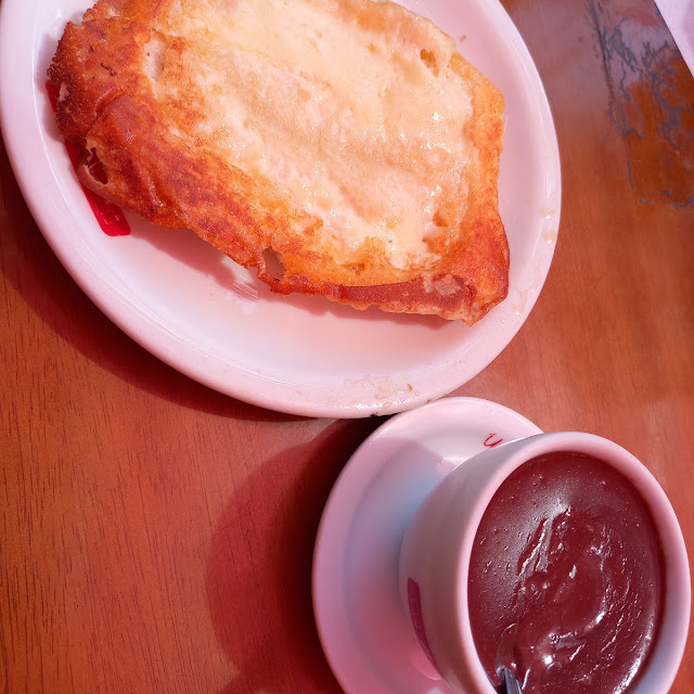 Pão Crispy E Chocolate Quente