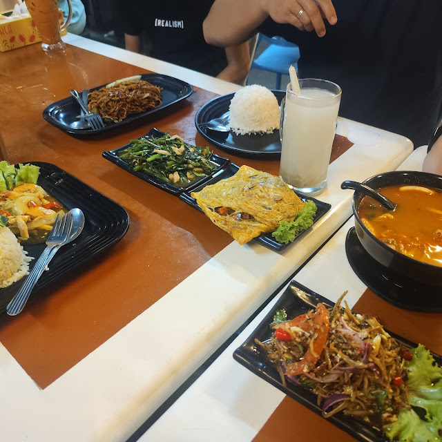 Nasi Goreng Seafood Tomyam Seafood Telur Bungkus Kailan Ikan Masin