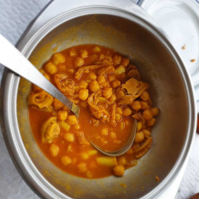 Callos Con Garbanzos