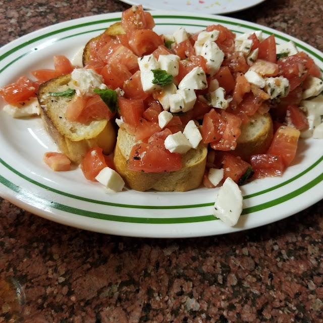 Bruschetta Sliced Toasted Bread w Fresh Mozzarella
