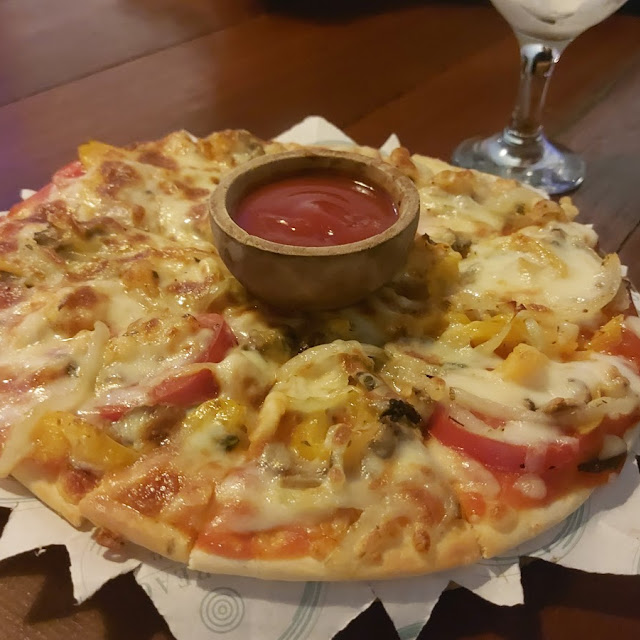 Seafood Pizza