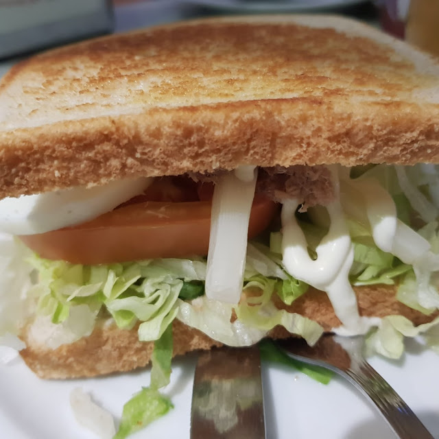 Sándwich Vegetal Con Atún