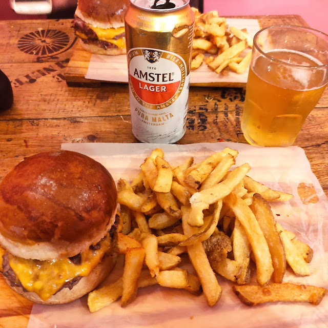 Burger Doble Con Cheddar