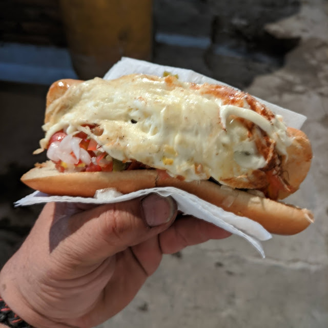 Hot Dog Con Quesillo Fundido