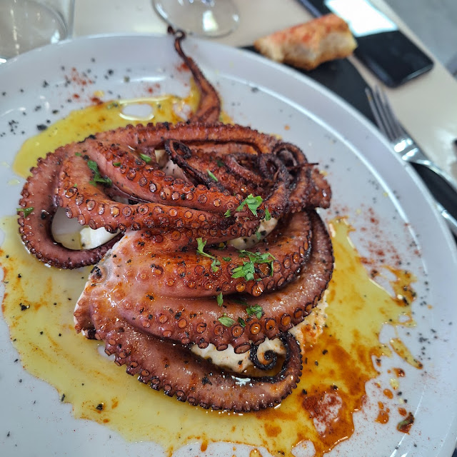 Pulpo A la Brasa Con Parmentier