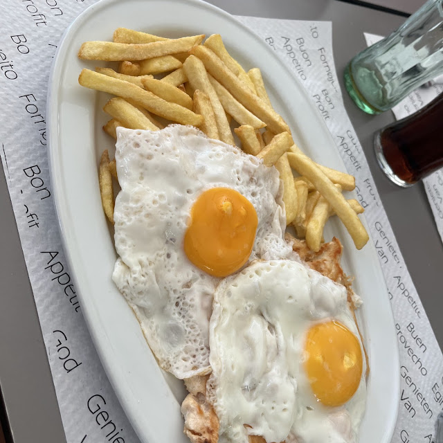 Hamburguesa Con Hubo Y Patatas