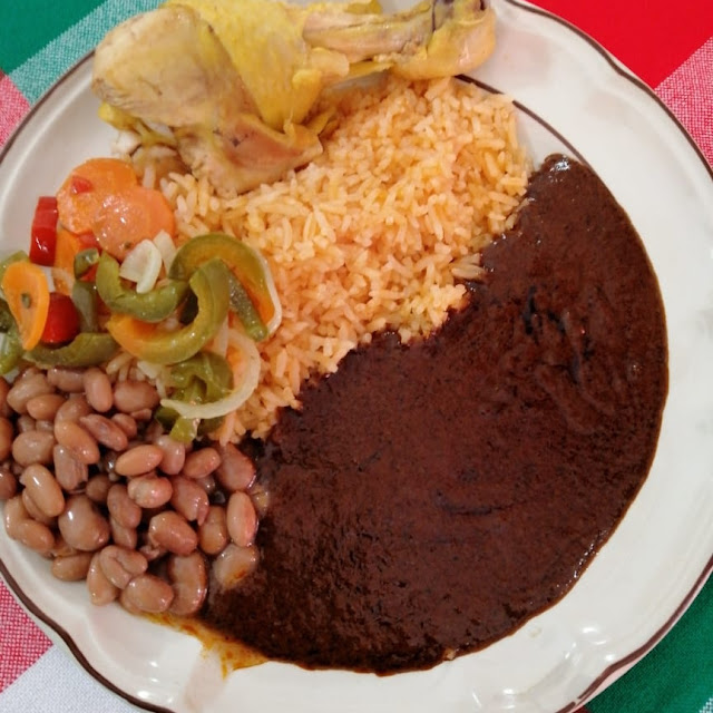 Mole Con Arroz Y Pollo